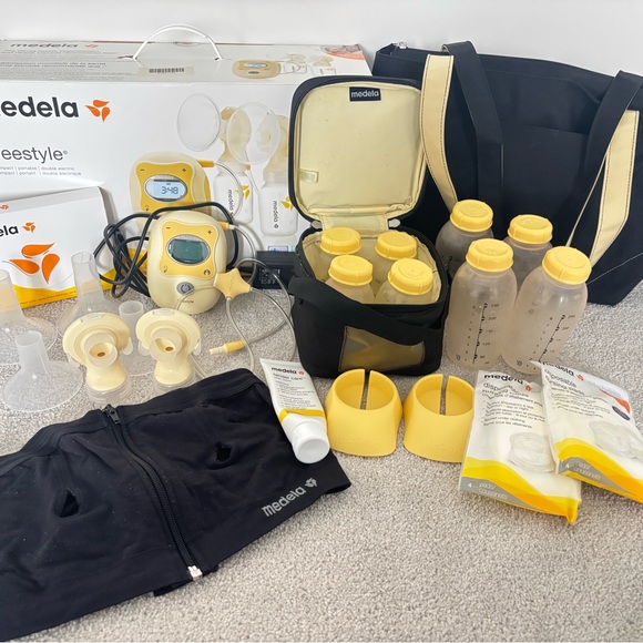 Medela Freestyle Portable Double Electric Breast Pump - Picture 9 of 12